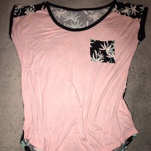 Adorable top! Longer in back/ cute pocket
